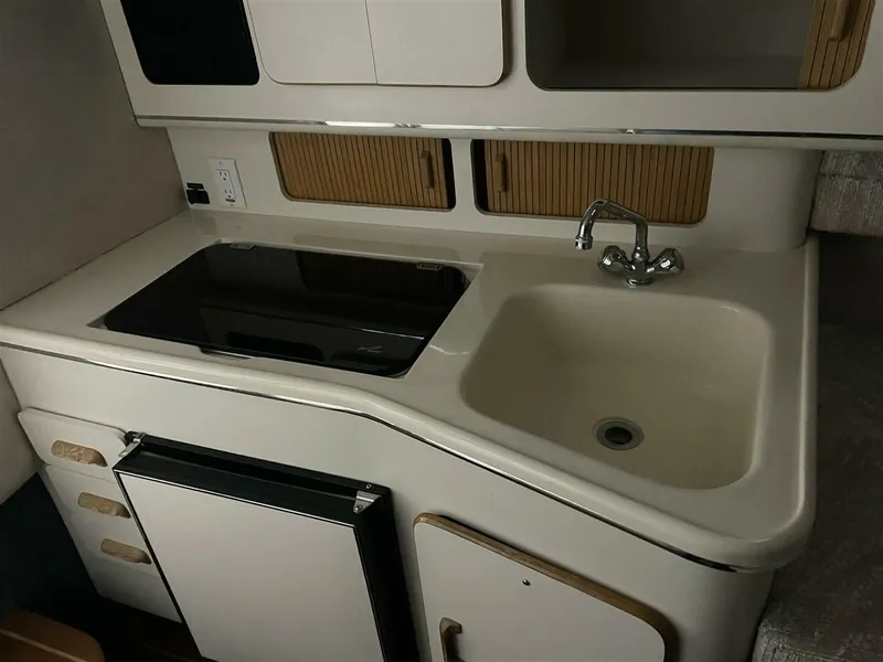 Slide: The Image of Sea Ray 300 Weekender 1993 - 16