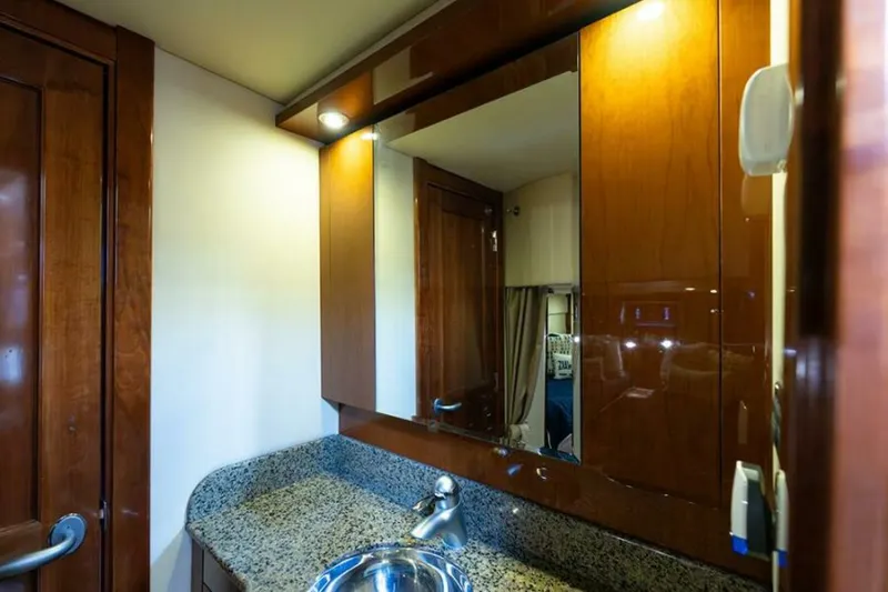 Slide: The Image of Sea Ray 48 Sundancer 2007 - 32