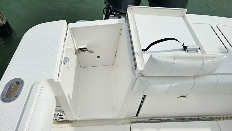 Slide: The Image of Regulator Marine 34SS 2012 - 18