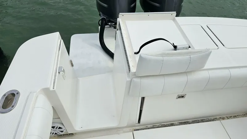 Slide: The Image of Regulator Marine 34SS 2012 - 19
