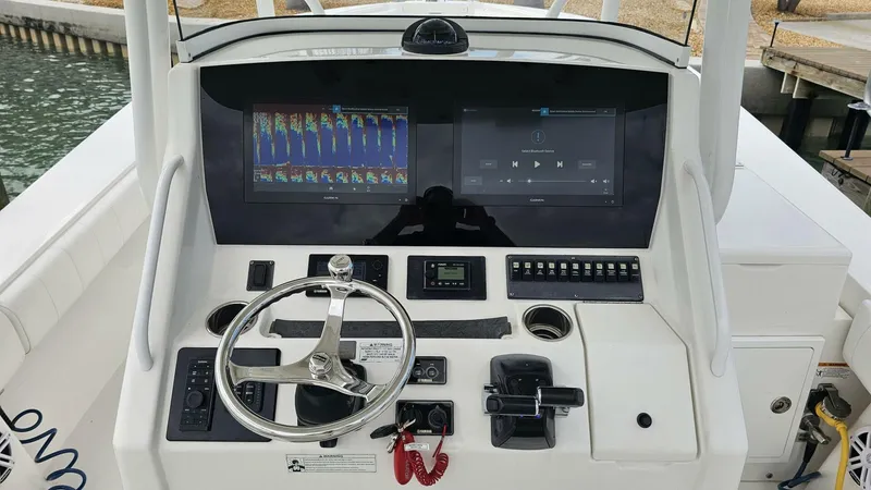 Slide: The Image of Regulator Marine 34SS 2012 - 25