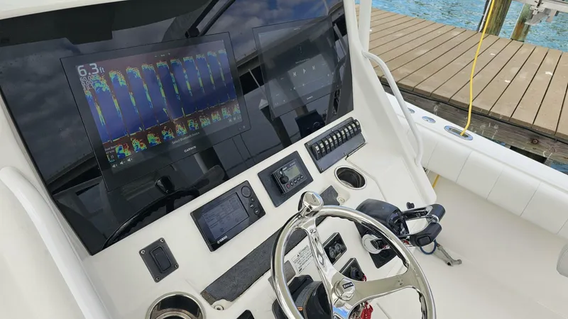 Slide: The Image of Regulator Marine 34SS 2012 - 26