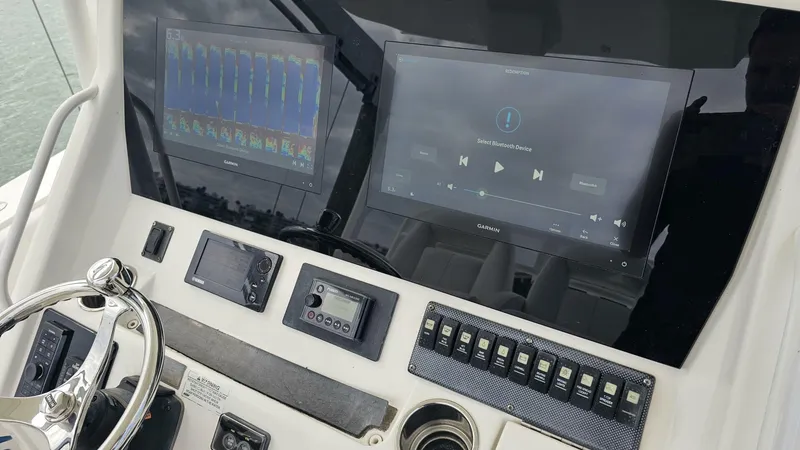 Slide: The Image of Regulator Marine 34SS 2012 - 27