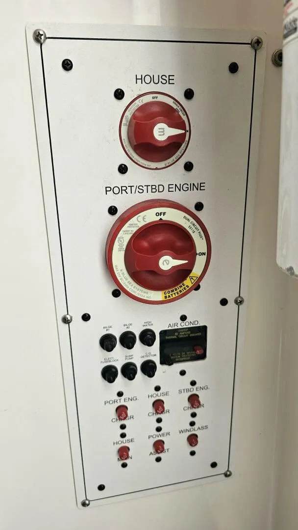 Slide: The Image of Regulator Marine 34SS 2012 - 53