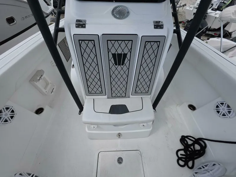 Slide: The Image of Wellcraft 222 Fisherman 2022 - 10