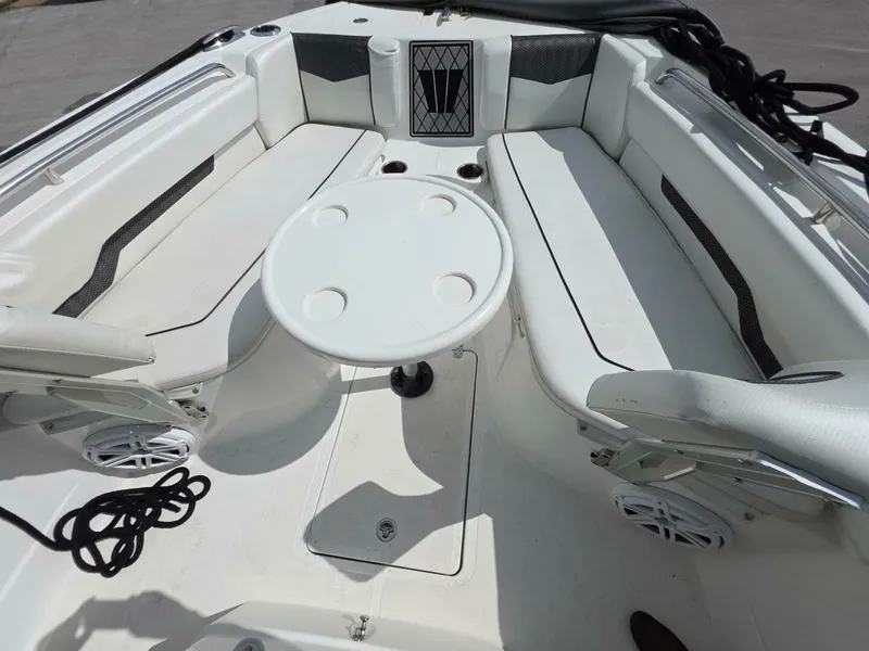 Slide: The Image of Wellcraft 222 Fisherman 2022 - 12