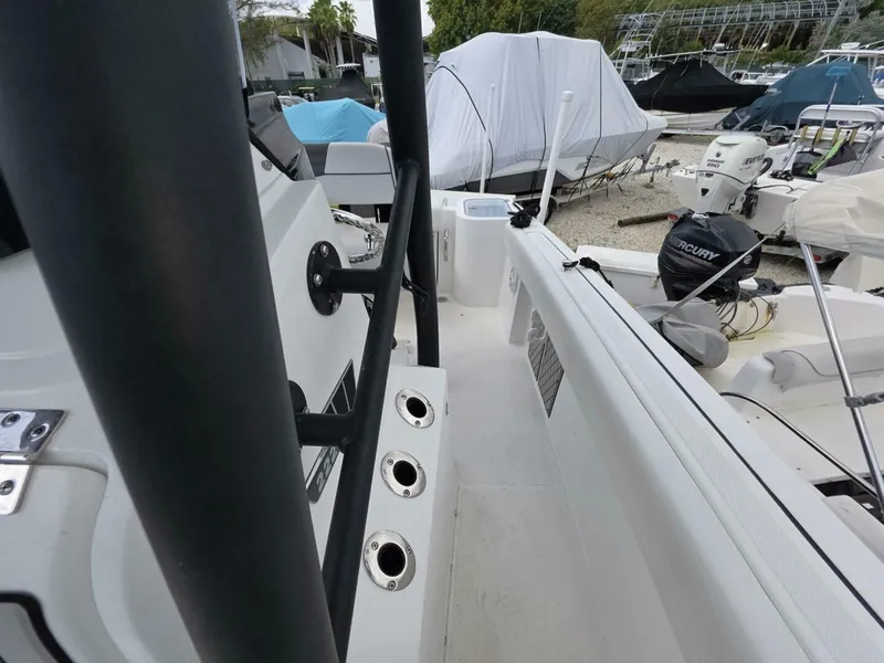 Slide: The Image of Wellcraft 222 Fisherman 2022 - 8