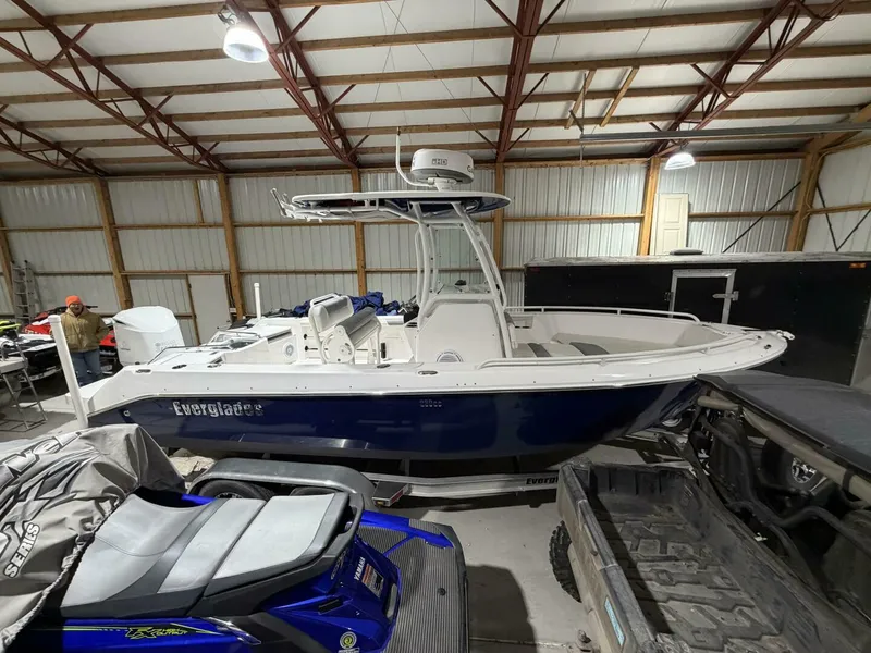 The Image of Everglades 230 Center Console 2016 - 0