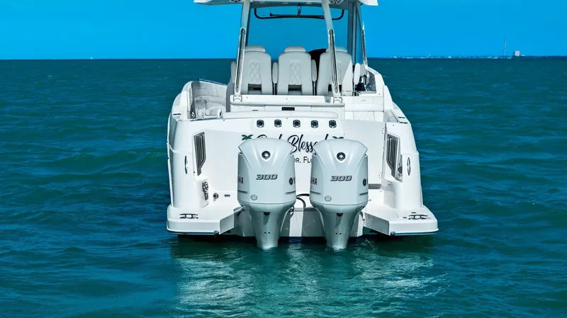 Slide: The Image of Regal 33 SAV 2020 - 12