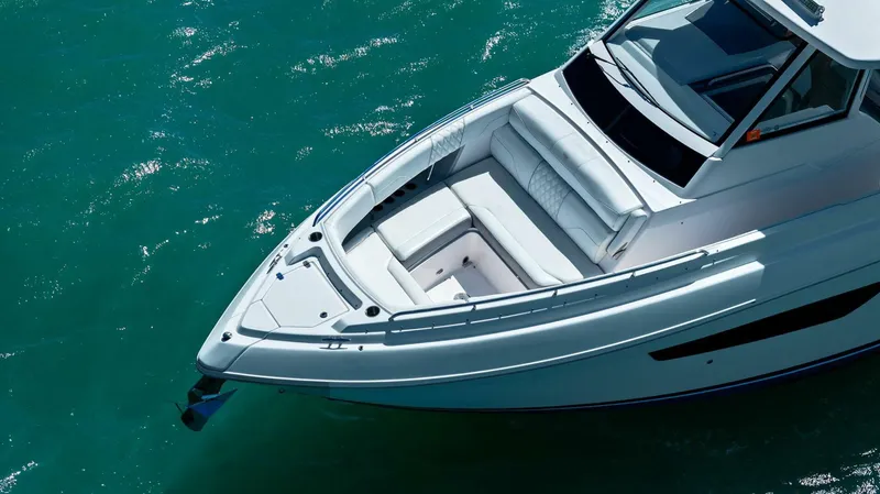 Slide: The Image of Regal 33 SAV 2020 - 15