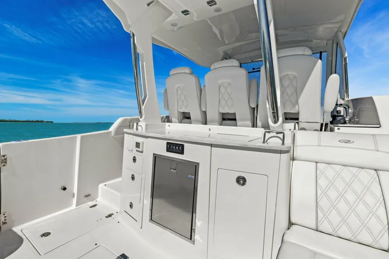 Slide: The Image of Regal 33 SAV 2020 - 40