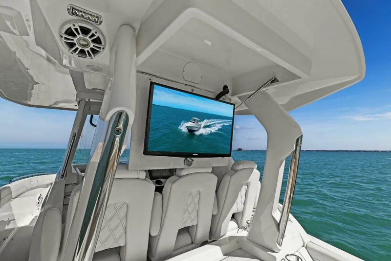 Slide: The Image of Regal 33 SAV 2020 - 42