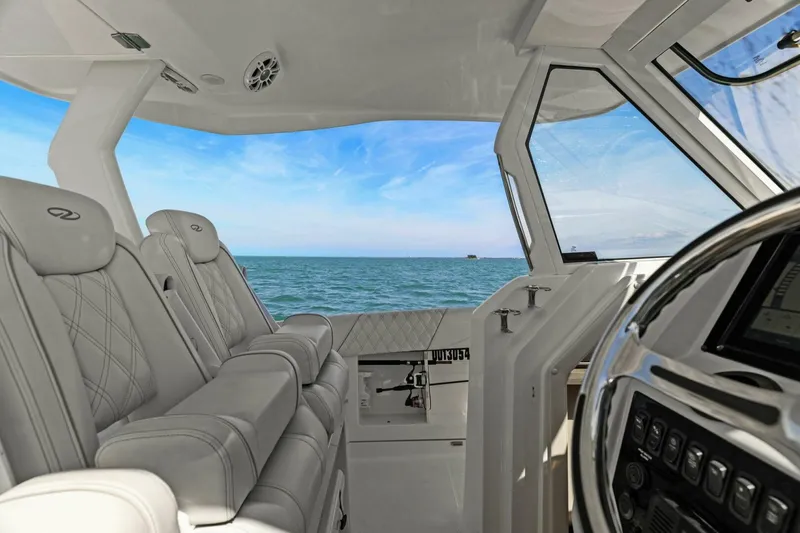 Slide: The Image of Regal 33 SAV 2020 - 48