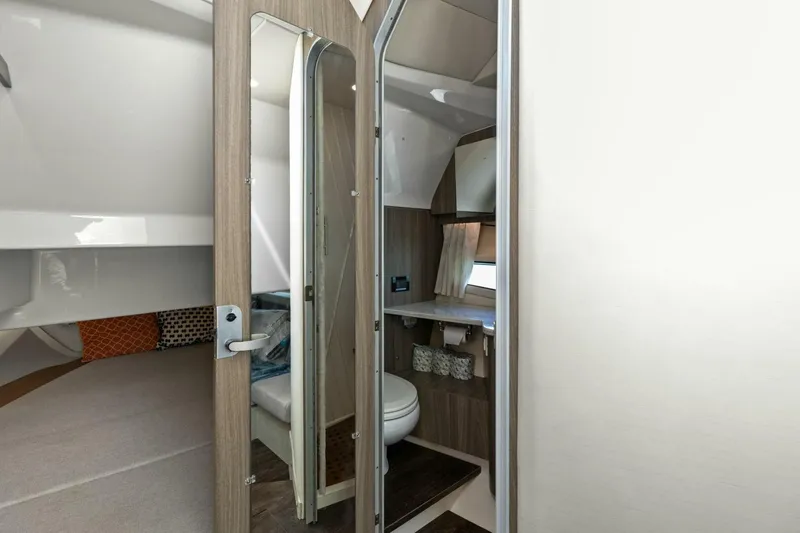 Slide: The Image of Regal 33 SAV 2020 - 49