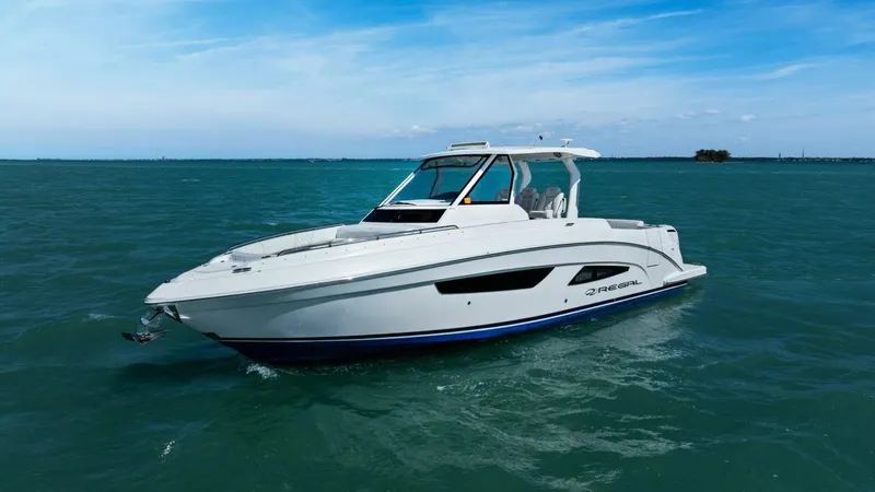 Slide: The Image of Regal 33 SAV 2020 - 5