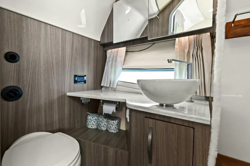 Slide: The Image of Regal 33 SAV 2020 - 50