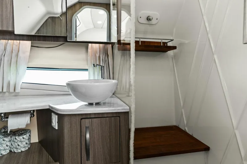 Slide: The Image of Regal 33 SAV 2020 - 51