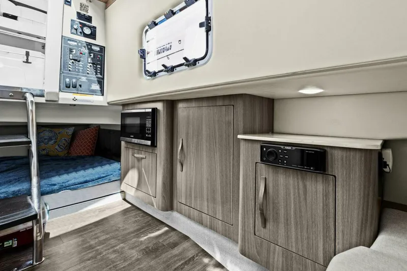 Slide: The Image of Regal 33 SAV 2020 - 54