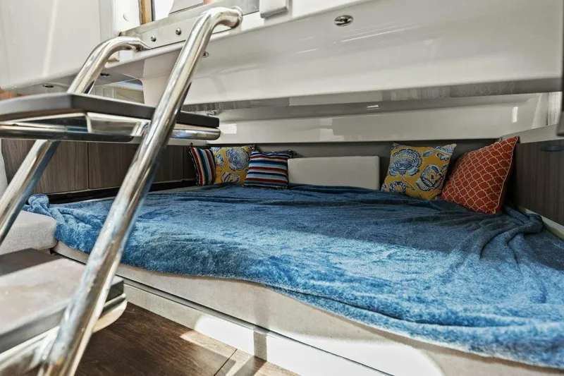 Slide: The Image of Regal 33 SAV 2020 - 56