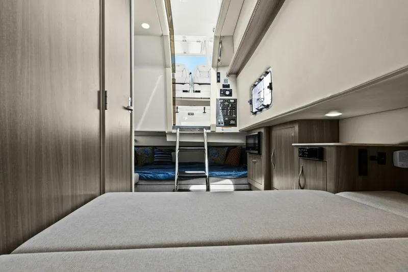 Slide: The Image of Regal 33 SAV 2020 - 57