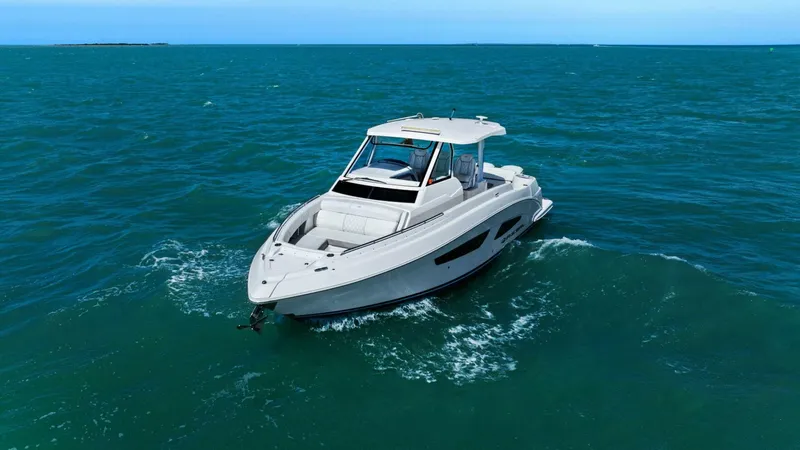 Slide: The Image of Regal 33 SAV 2020 - 6