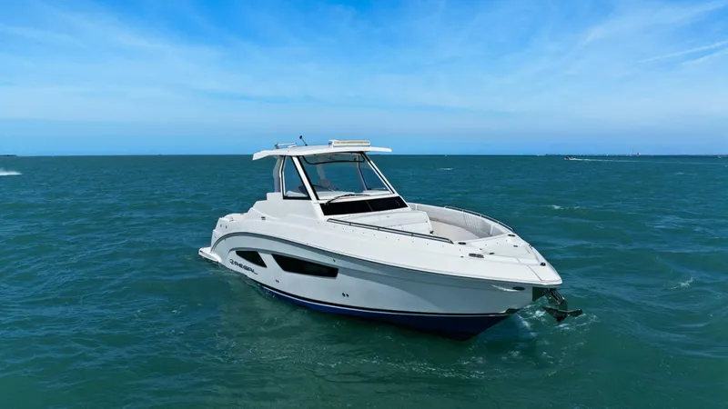 Slide: The Image of Regal 33 SAV 2020 - 8