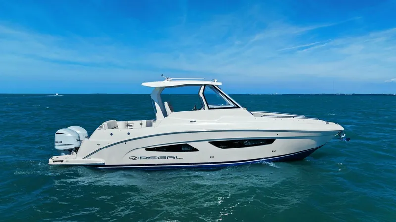 Slide: The Image of Regal 33 SAV 2020 - 9