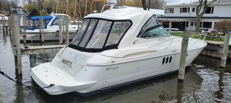The Image of Cruisers 420 Express 2005 - 0