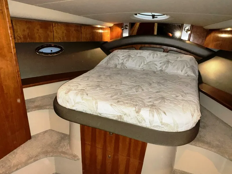 Slide: The Image of Cruisers 420 Express 2005 - 22