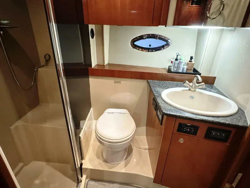 Slide: The Image of Cruisers 420 Express 2005 - 24