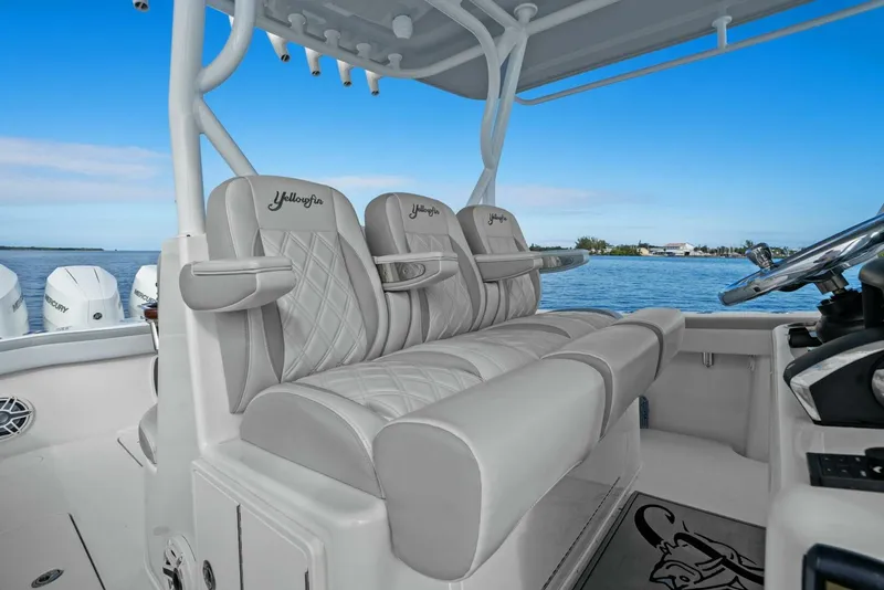 Slide: The Image of Yellowfin 39 Offshore 2023 - 15