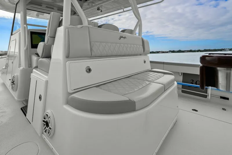Slide: The Image of Yellowfin 39 Offshore 2023 - 16