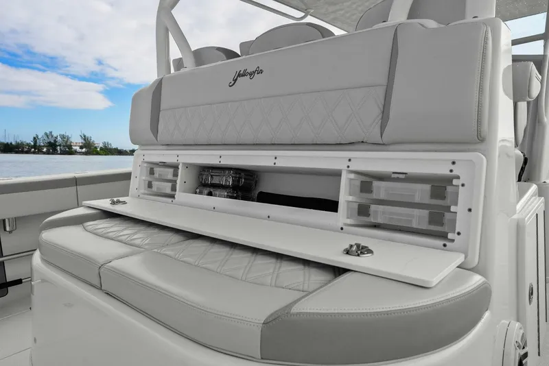 Slide: The Image of Yellowfin 39 Offshore 2023 - 17