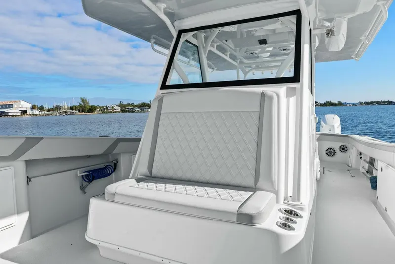 Slide: The Image of Yellowfin 39 Offshore 2023 - 19