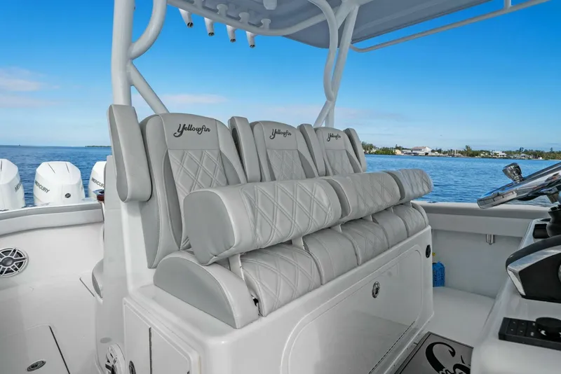 Slide: The Image of Yellowfin 39 Offshore 2023 - 2