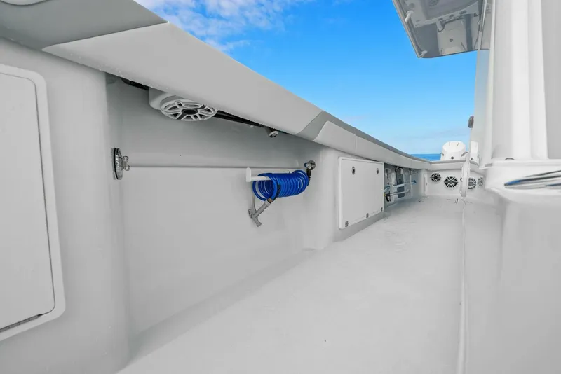 Slide: The Image of Yellowfin 39 Offshore 2023 - 26
