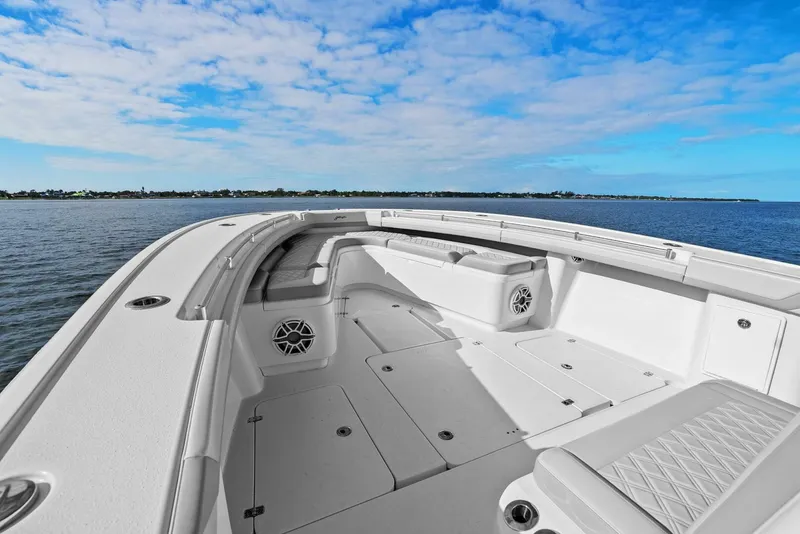 Slide: The Image of Yellowfin 39 Offshore 2023 - 27