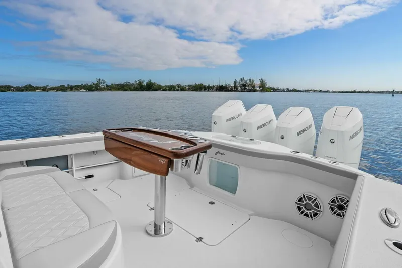 Slide: The Image of Yellowfin 39 Offshore 2023 - 32