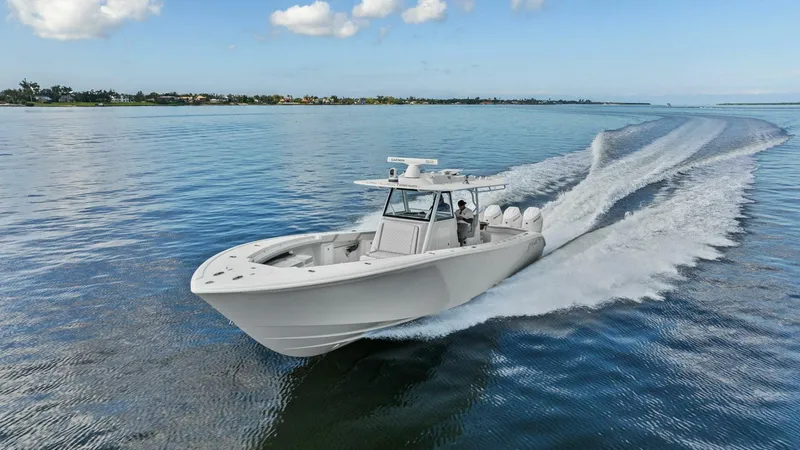 Slide: The Image of Yellowfin 39 Offshore 2023 - 39