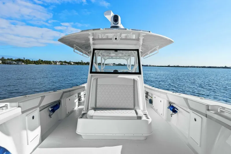 Slide: The Image of Yellowfin 39 Offshore 2023 - 4