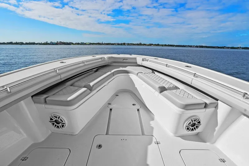 Slide: The Image of Yellowfin 39 Offshore 2023 - 5