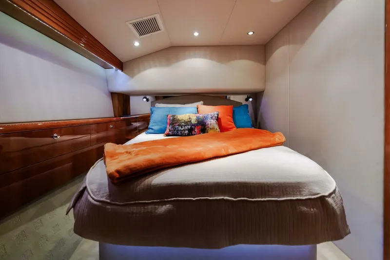 Slide: The Image of Hatteras 50 Convertible 2005 - 31