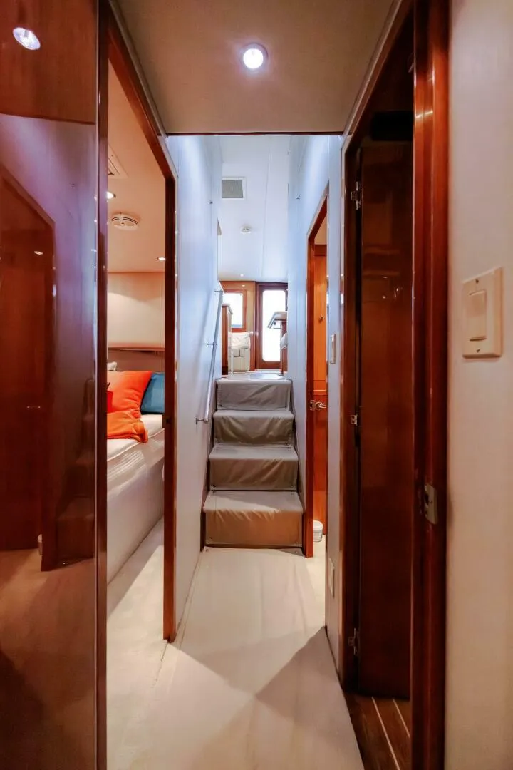 Slide: The Image of Hatteras 50 Convertible 2005 - 37