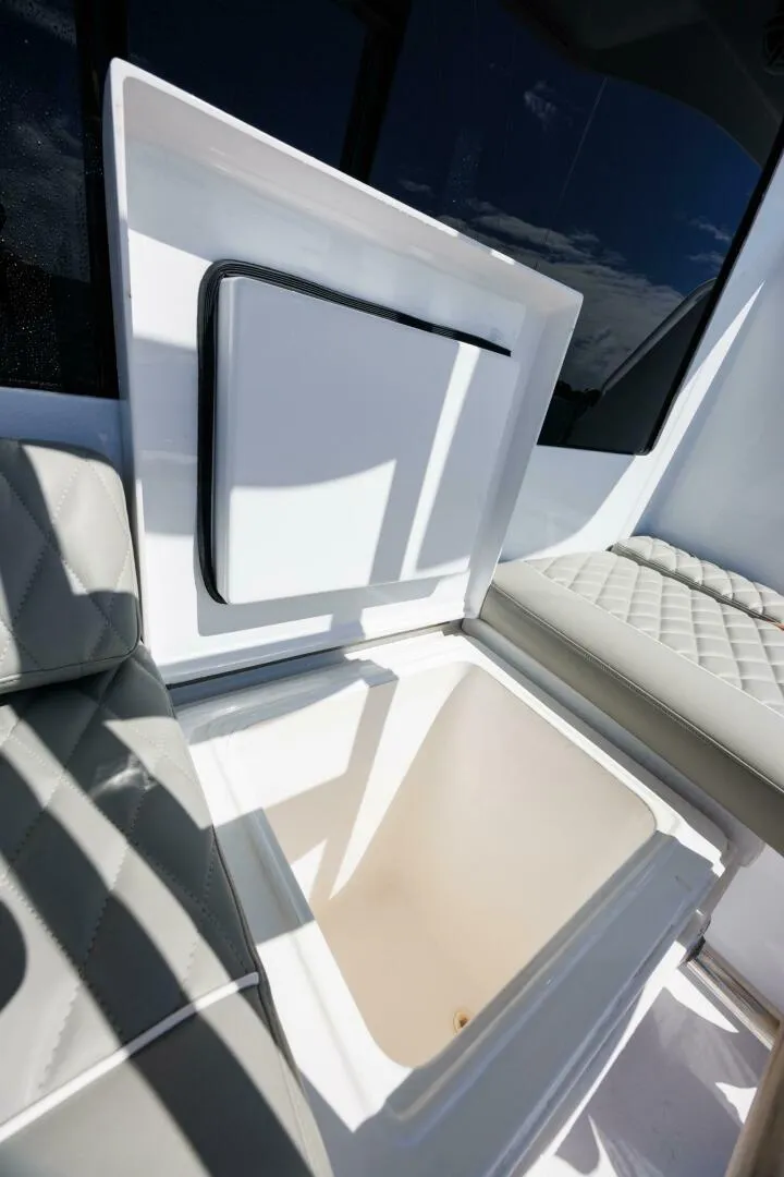 Slide: The Image of Hatteras 50 Convertible 2005 - 58