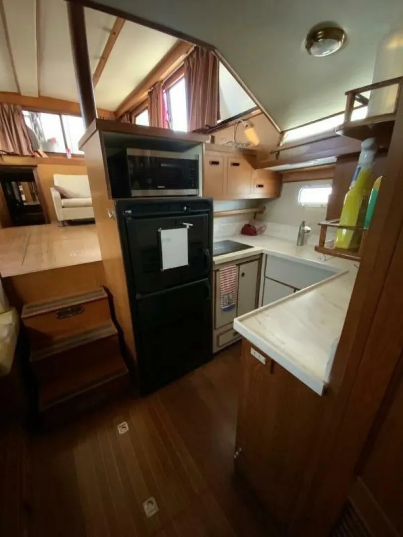Slide: The Image of President 41 Double Cabin Motor Yacht 1987 - 64