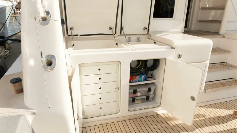 Slide: The Image of Bertram 67 Convertible 2003 - 14
