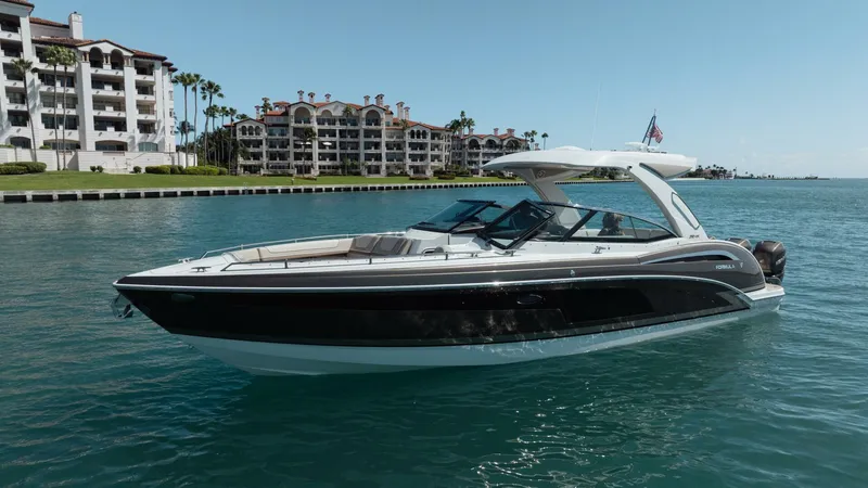 Slide: The Image of Formula 350 Crossover Bowrider OB 2018 - 2