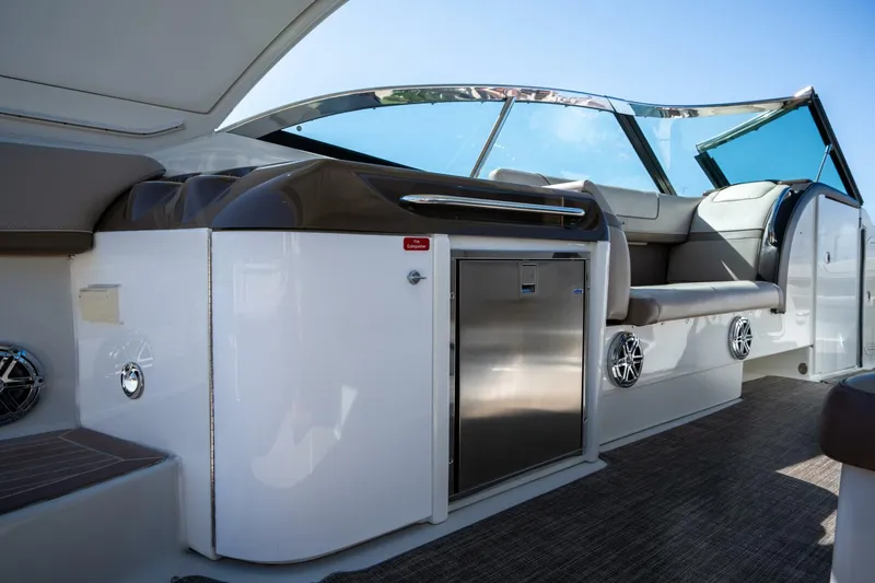 Slide: The Image of Formula 350 Crossover Bowrider OB 2018 - 22