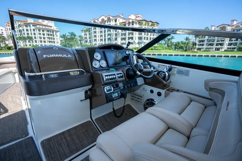 Slide: The Image of Formula 350 Crossover Bowrider OB 2018 - 25