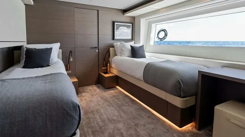 Slide: The Image of Custom Navetta 37 2022 - 17